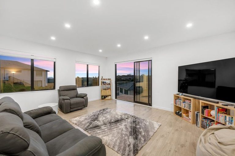 Photo of property in 32 Jabal Crescent, Totara Park, Auckland, 2105