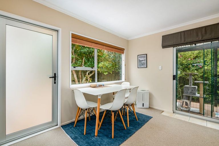 Photo of property in 1/22 Wirihana Road, Titirangi, Auckland, 0604