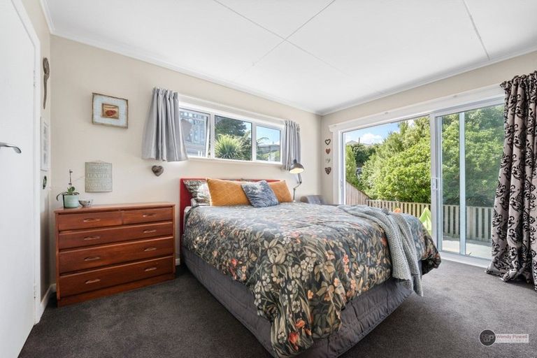 Photo of property in 51 Poto Road, Normandale, Lower Hutt, 5010
