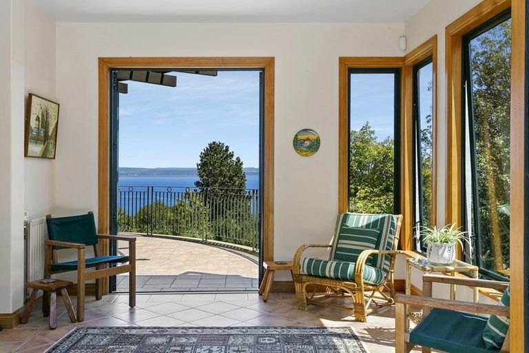 Photo of property in 40 Whakamoenga Point, Acacia Bay, Taupo, 3385