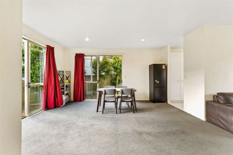Photo of property in 3/6 Nimstedt Avenue, Oteha, Auckland, 0632