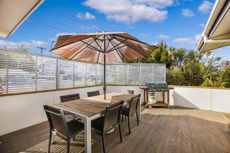 Photo of property in 1/114 Sunrise Avenue, Mairangi Bay, Auckland, 0630