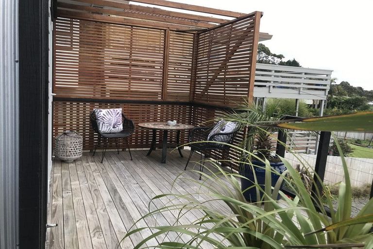 Photo of property in 93 Wade River Road, Stanmore Bay, Whangaparaoa, 0932