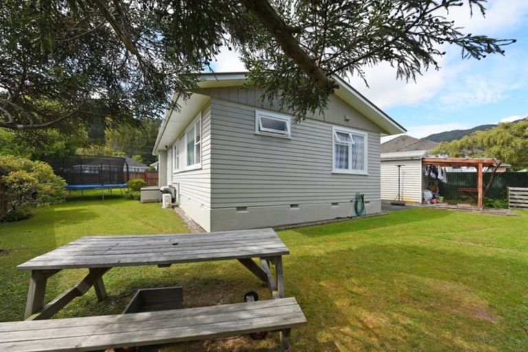 Photo of property in 66 Horoeka Street, Stokes Valley, Lower Hutt, 5019