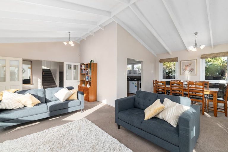 Photo of property in 18 Delaware Crescent, Russley, Christchurch, 8042