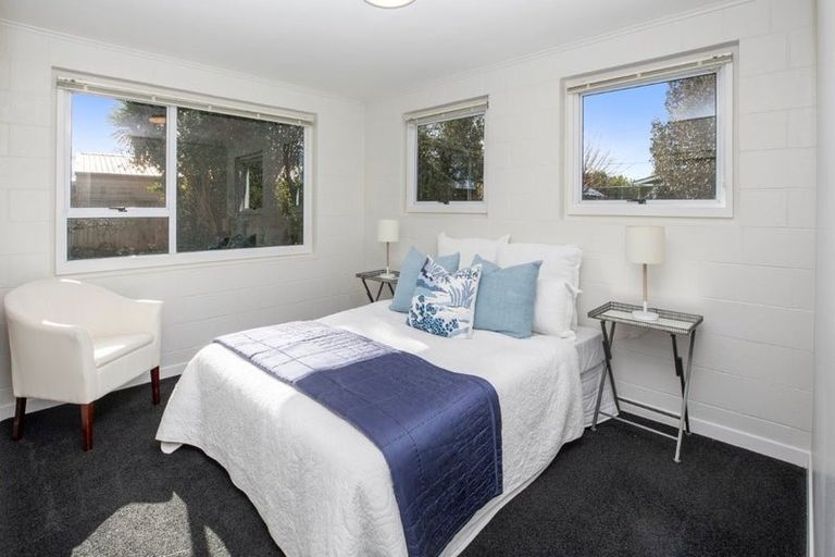 Photo of property in 8a Rosedale Place, Avonhead, Christchurch, 8042