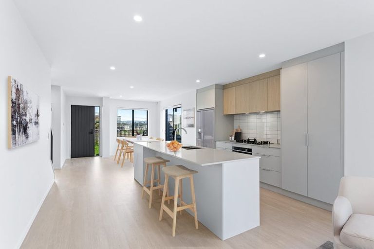 Photo of property in 32 Viridian Avenue, Rosehill, Papakura, 2113