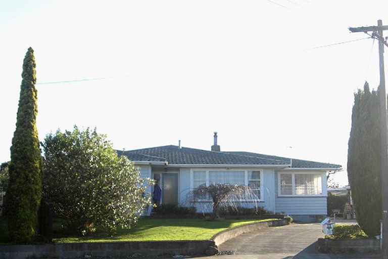 Photo of property in 15 Lowestoft Place, West End, Palmerston North, 4412