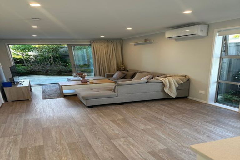 Photo of property in 1a Pavola Grove, Glenfield, Auckland, 0629