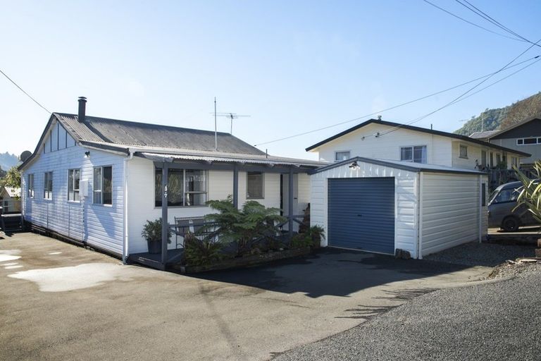 Photo of property in 37 South Terrace, Picton, 7220