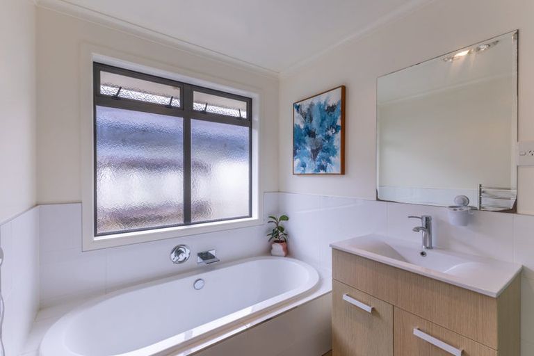 Photo of property in 11 Chatham Place, Rototuna North, Hamilton, 3210