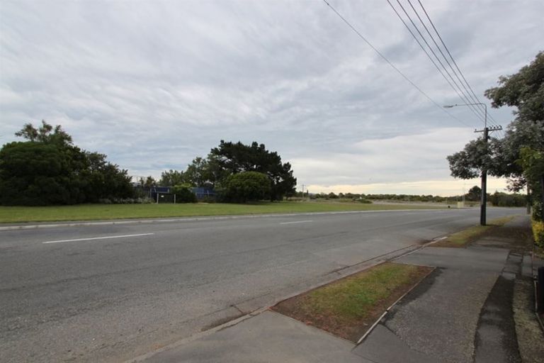 Photo of property in 77 Owles Terrace, New Brighton, Christchurch, 8061
