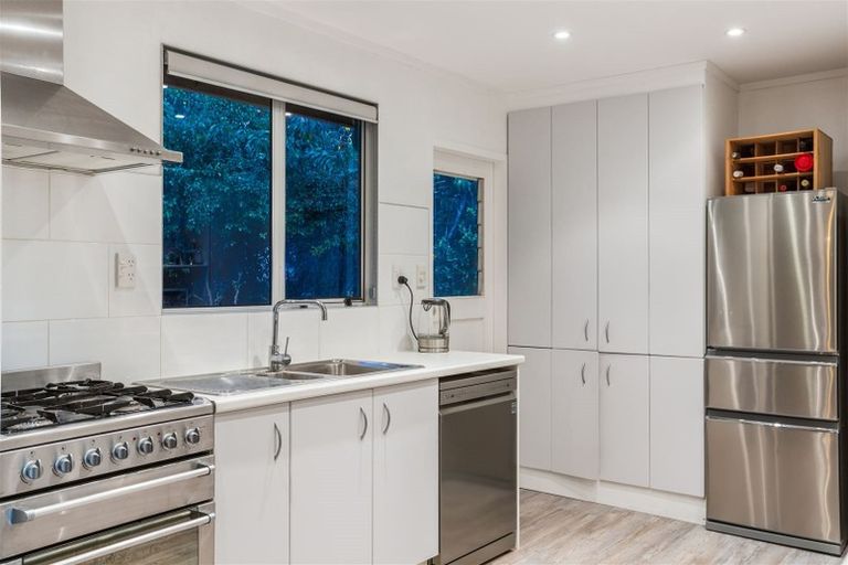 Photo of property in 18 Toporoa View, Ascot Park, Porirua, 5024