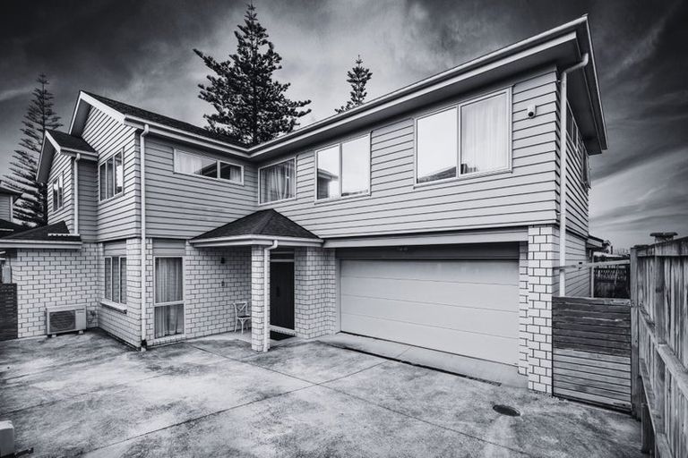 Photo of property in 45 Bordeaux Parade, Te Atatu South, Auckland, 0610