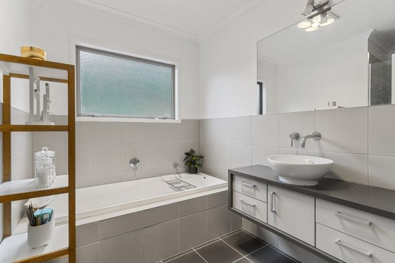 Photo of property in 73 Waldorf Crescent, Orewa, 0931