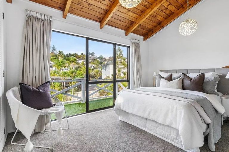 Photo of property in 2/24 Matipo Road, Mairangi Bay, Auckland, 0630