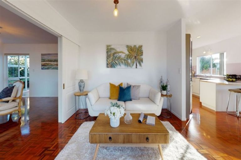 Photo of property in 78 Lagoon Way, West Harbour, Auckland, 0618