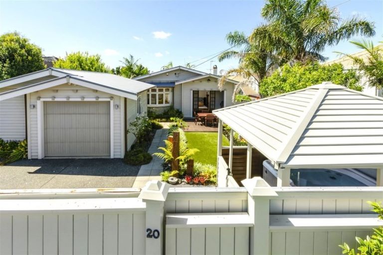 Photo of property in 20 Eversleigh Road, Belmont, Auckland, 0622