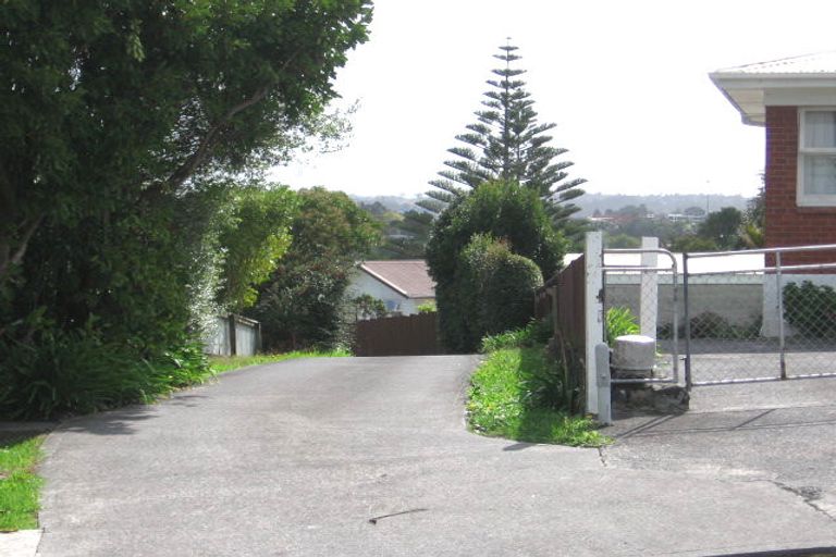 Photo of property in 39 Kirrie Avenue, Te Atatu South, Auckland, 0610