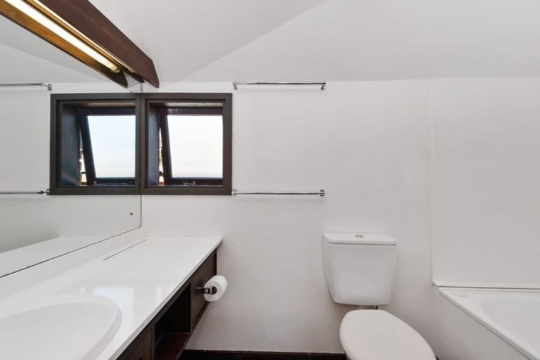 Photo of property in 16 Woodstock Place, Russley, Christchurch, 8042