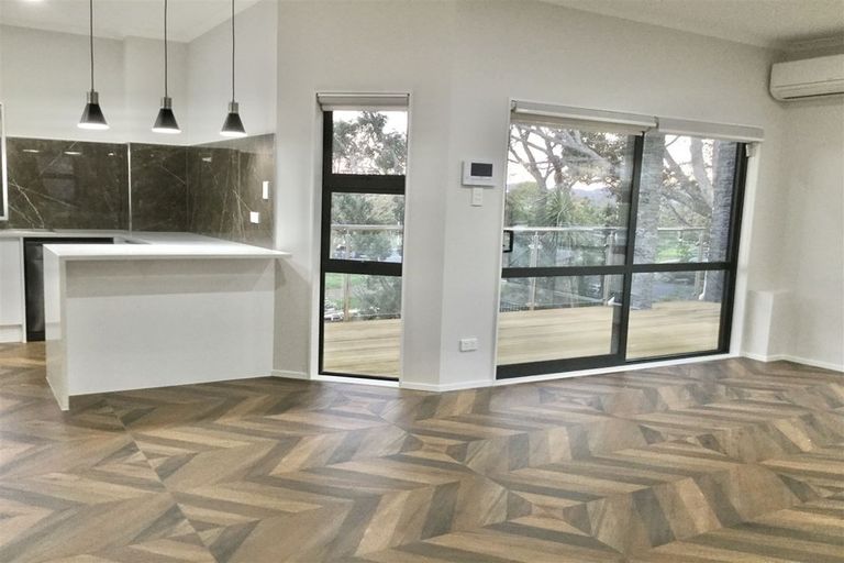 Photo of property in 4223a Great North Road, Glendene, Auckland, 0602