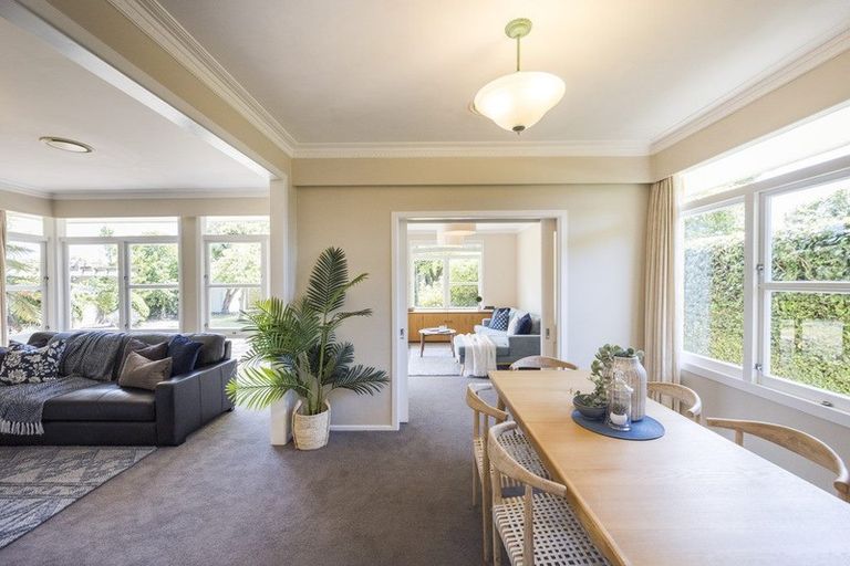 Photo of property in 19 Surrey Crescent, Hokowhitu, Palmerston North, 4410