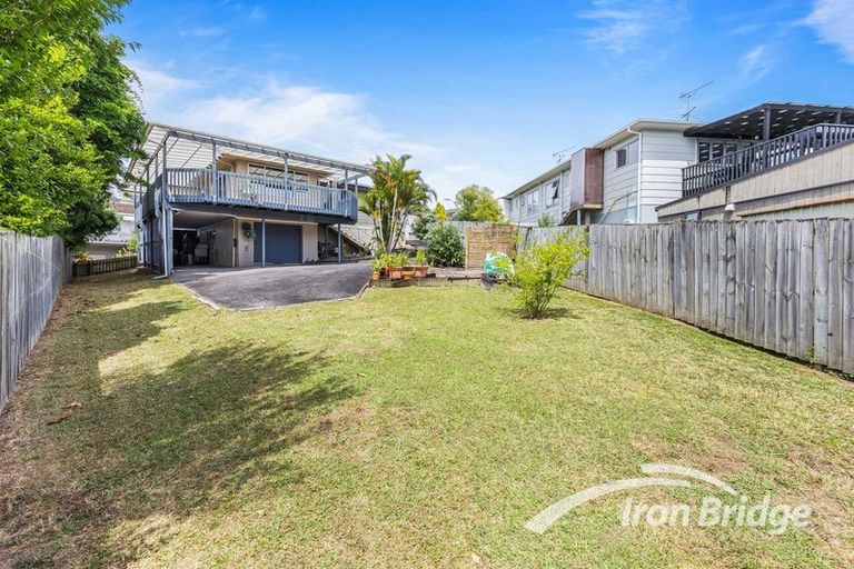 Photo of property in 21 Celeste Place, Totara Vale, Auckland, 0627