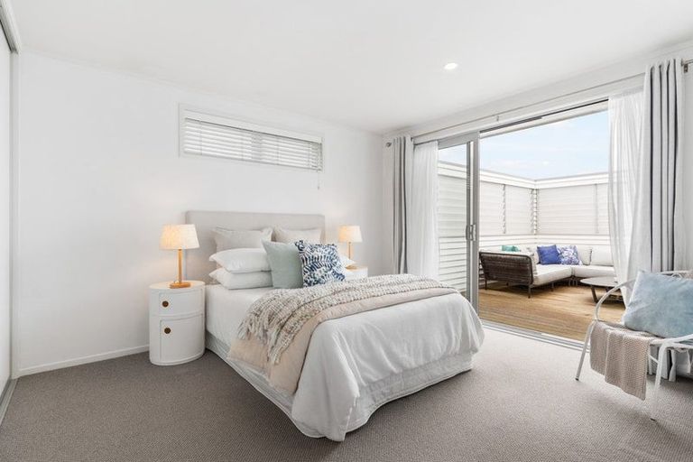 Photo of property in 38 Exmouth Road, Northcote, Auckland, 0627