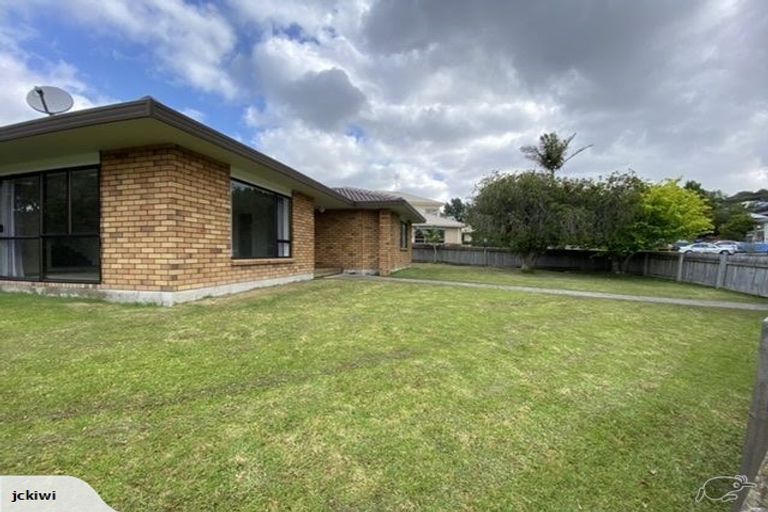 Photo of property in 12 Greta Place, Stanmore Bay, Whangaparaoa, 0932