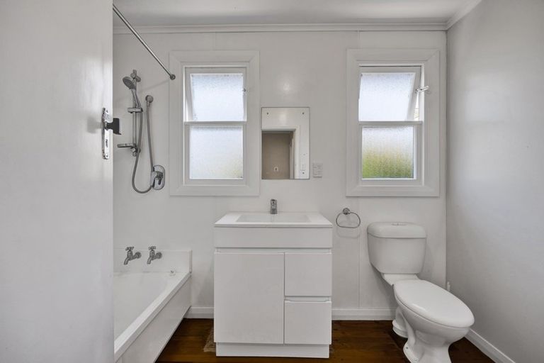 Photo of property in 1/9 Tarahua Road, Vogeltown, New Plymouth, 4310