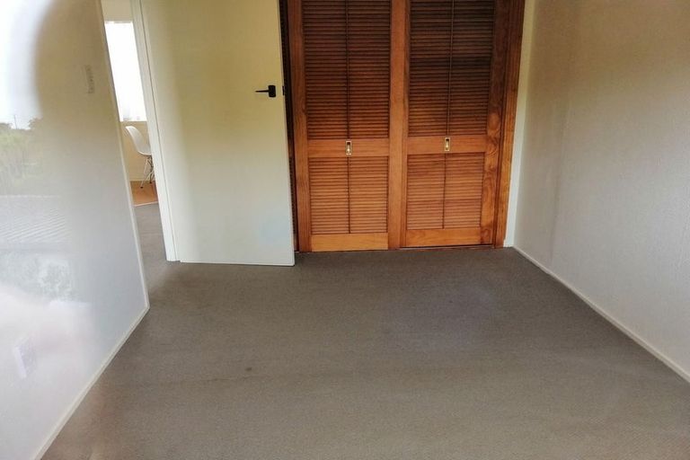 Photo of property in 2/56 Peach Road, Glenfield, Auckland, 0629