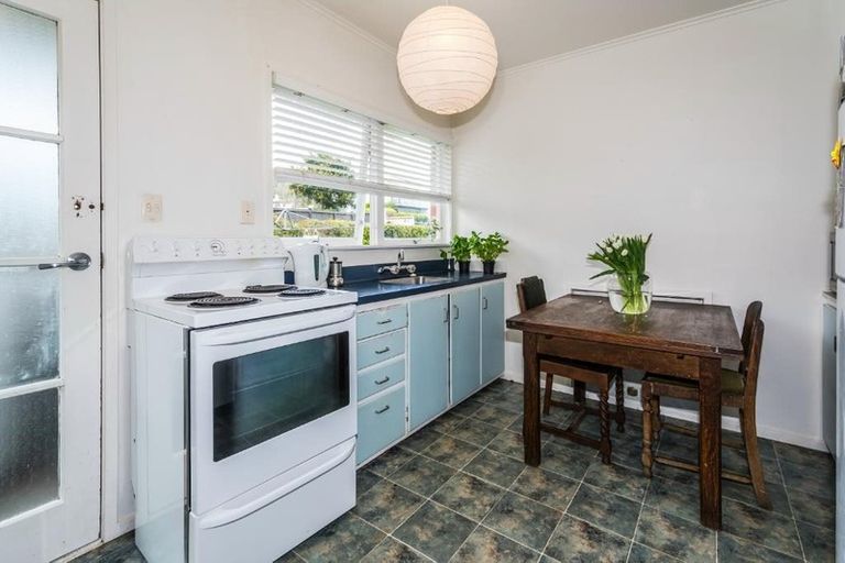 Photo of property in 2/14 Westwell Road, Belmont, Auckland, 0622