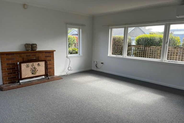 Photo of property in 1/5 Stratford Avenue, Milford, Auckland, 0620