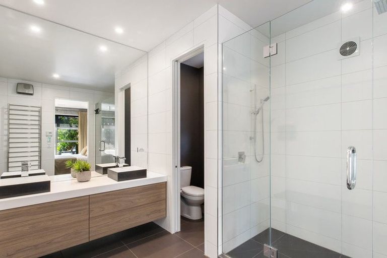 Photo of property in 17 Clyde Road, Upper Riccarton, Christchurch, 8041