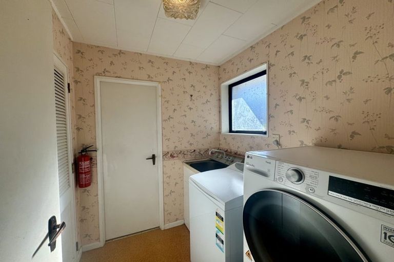 Photo of property in 18 Barton Road, Heretaunga, Upper Hutt, 5018