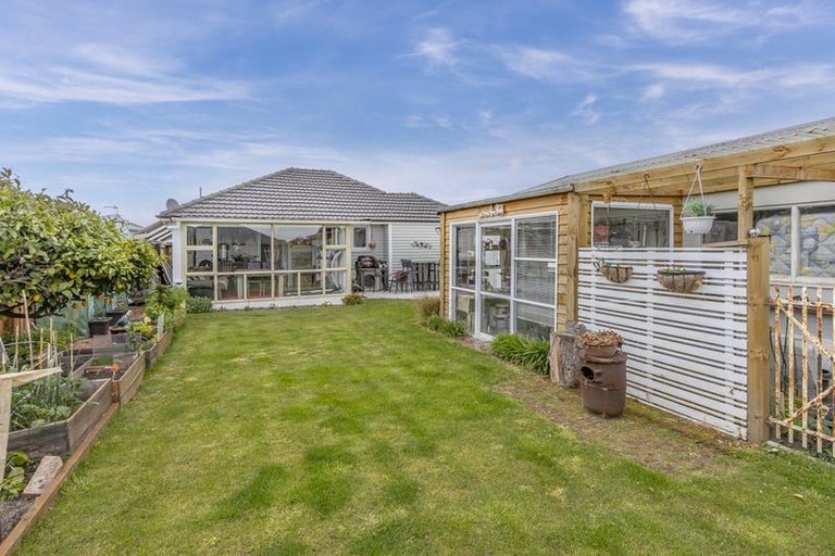 Photo of property in 13 Bickerton Street, Wainoni, Christchurch, 8061