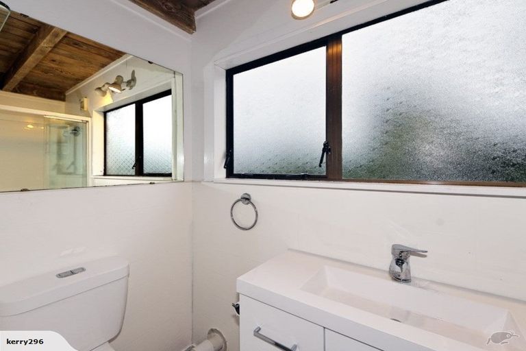 Photo of property in 1/32 Konini Road, Titirangi, Auckland, 0604