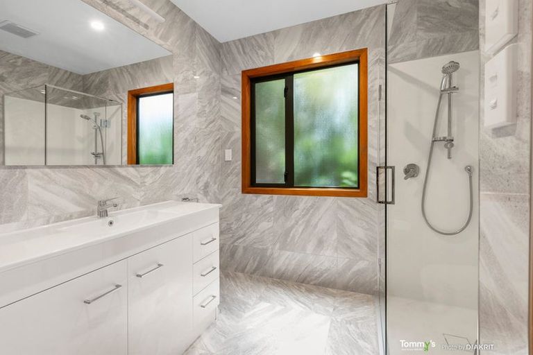 Photo of property in 20 Napier Street, Karaka Bays, Wellington, 6022