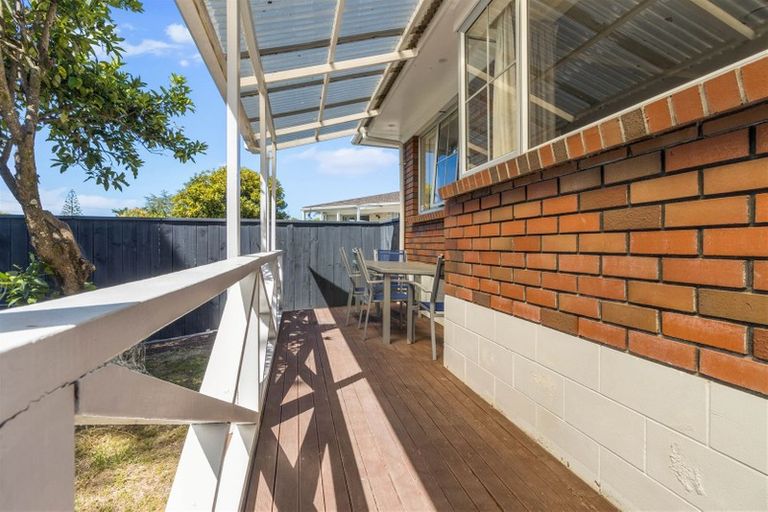 Photo of property in 1/10 May Avenue, Te Atatu South, Auckland, 0610