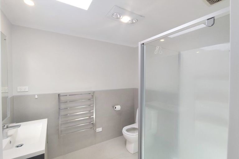 Photo of property in 3 Ambar Ridge Avenue, Massey, Auckland, 0614