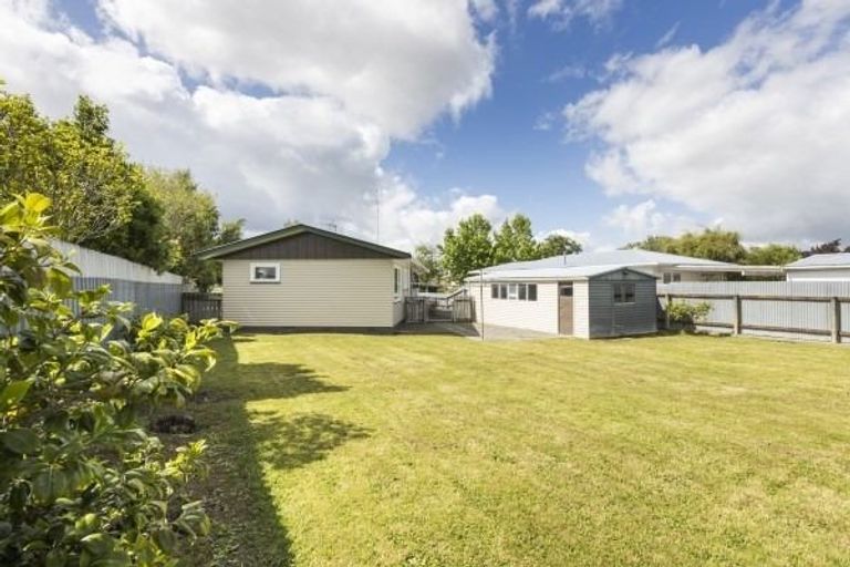 Photo of property in 10 Catlins Crescent, Milson, Palmerston North, 4414