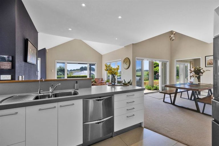Photo of property in 10 Sampson Avenue, Waiwhakaiho, New Plymouth, 4312