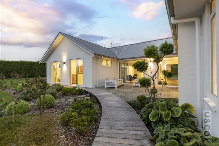 Photo of property in 88 Taupaki Road, Taupaki, Henderson, 0782