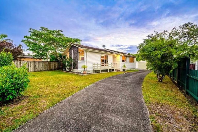 Photo of property in 4 Tangelo Place, Bucklands Beach, Auckland, 2012