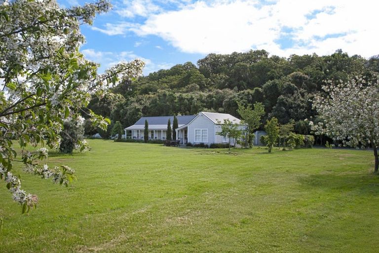 Photo of property in Tuhitarata Homestead, 2337 Kahutara Road, Pirinoa, Featherston, 5772