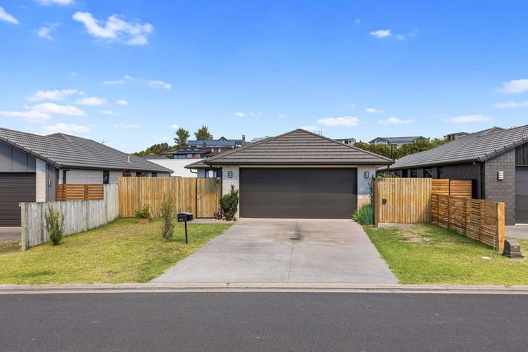 Photo of property in 61 Bert Wall Drive, Omokoroa, 3114