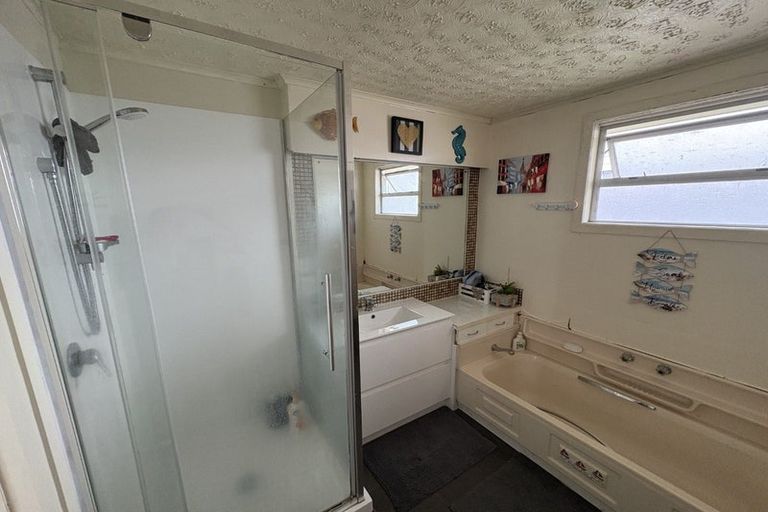 Photo of property in 73 Fourth Avenue, Woodhill, Whangarei, 0110