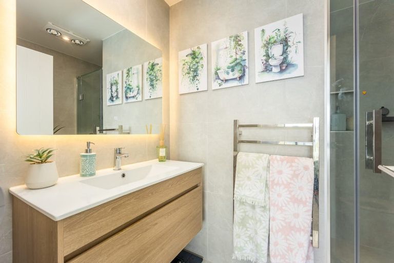 Photo of property in 11a Rockpool Road, Orewa, 0931