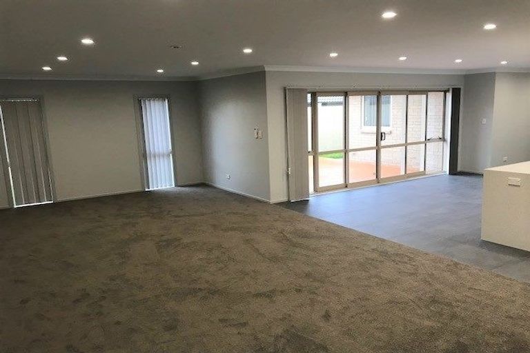 Photo of property in 37 Riverglade Parkway, Te Atatu South, Auckland, 0610