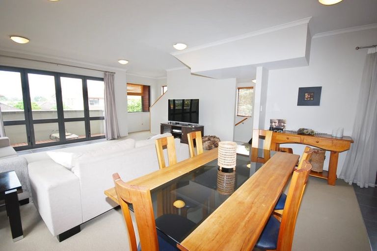 Photo of property in 22 Greenbough Lane, Greenhithe, Auckland, 0632